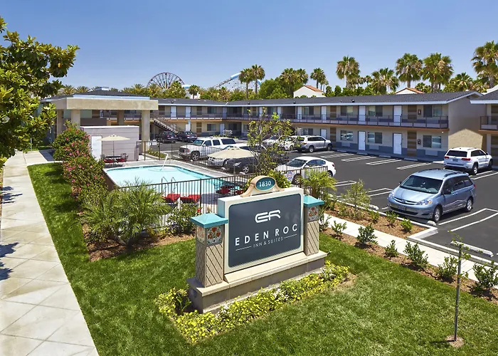 Eden Roc Inn & Suites Near The Maingate