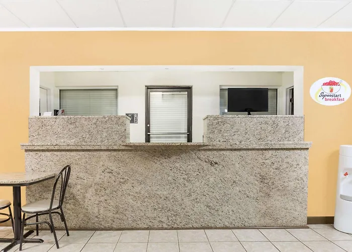 Super 8 By Wyndham Santee Hotel