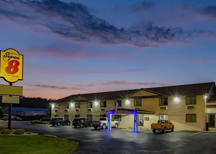 Super 8 By Wyndham Decorah Hotel