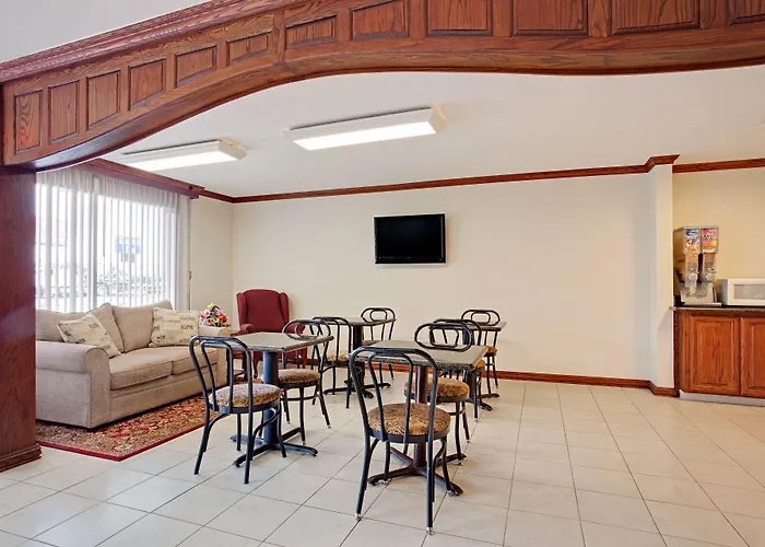 Super 8 By Wyndham Oklahoma/Frontier City Edmond