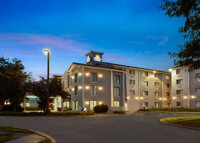 Days Inn & Suites By Wyndham Arlington Heights