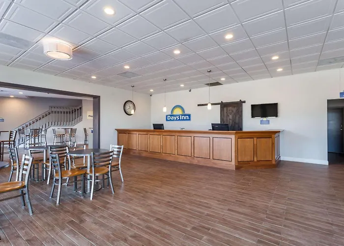 Days Inn & Suites By Wyndham Lancaster Amish Country Mountville