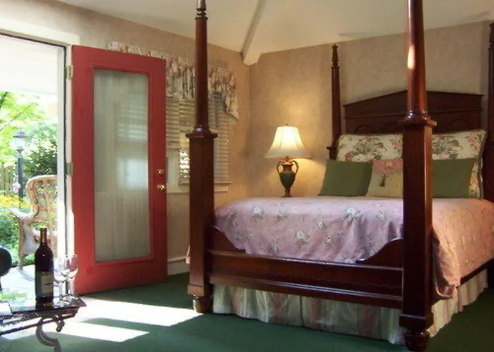 Hidden Garden Cottages & Suites Saugatuck