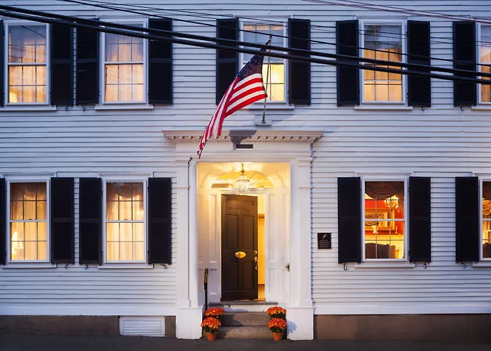 Harbor Light Inn