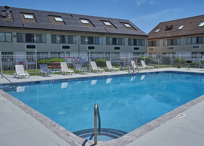 Admiralty Inn & Suites - A Red Collection Hotel Falmouth