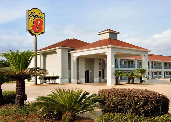 Super 8 By Wyndham Lake Charles Northeast