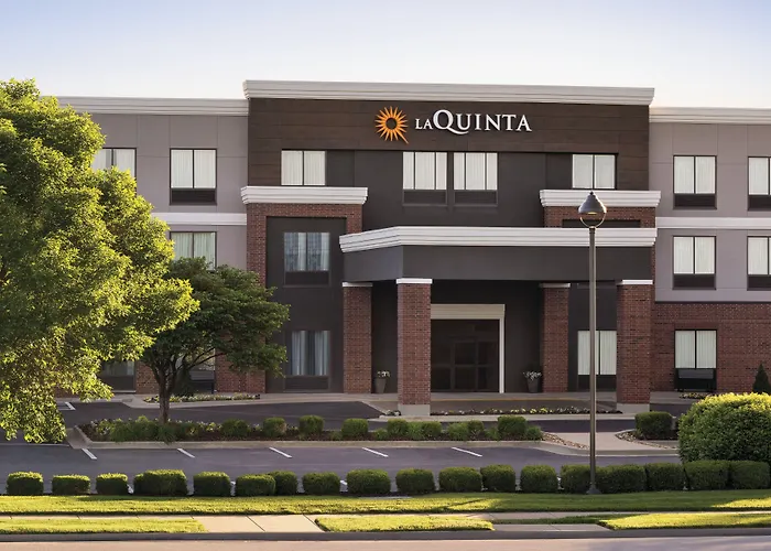 La Quinta By Wyndham Springfield Airport Plaza Hotel