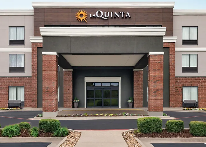 La Quinta By Wyndham Springfield Airport Plaza Hotel