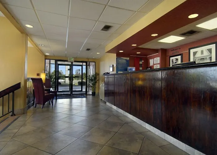 Baymont By Wyndham Mobile/ I-65 Hotel