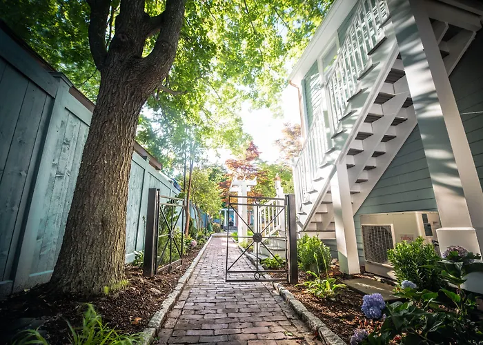 Town & Tide Inn Newport