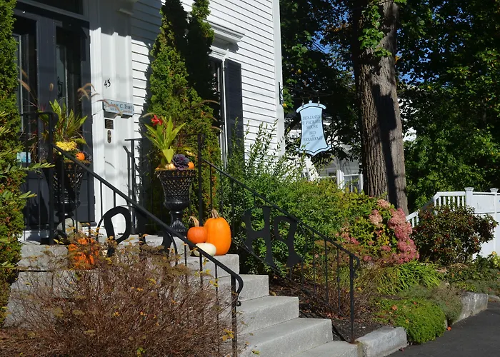 Benjamin F. Packard House Bed And Breakfast