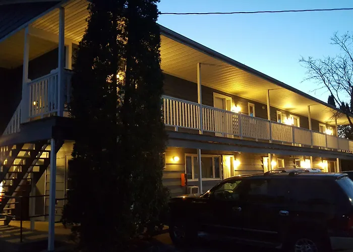 Snug Harbor Inn Sturgeon Bay