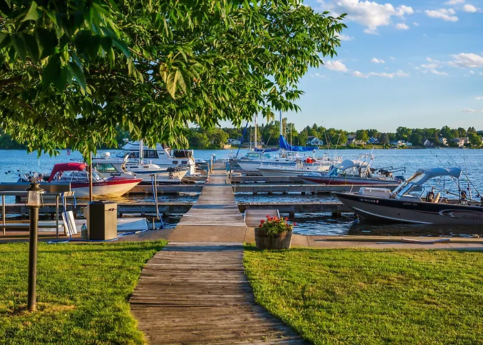 Snug Harbor Inn Sturgeon Bay