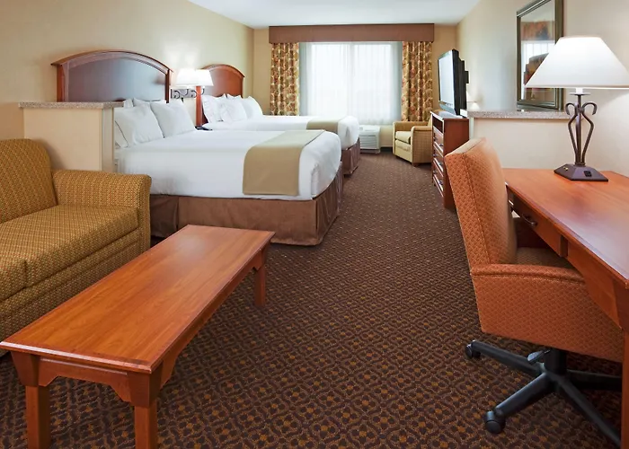 Holiday Inn Express & Suites Mitchell By Ihg