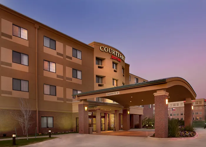 Courtyard By Marriott Denton Hotel