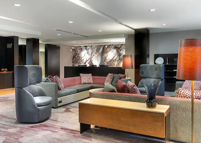 Courtyard By Marriott Denton Hotel
