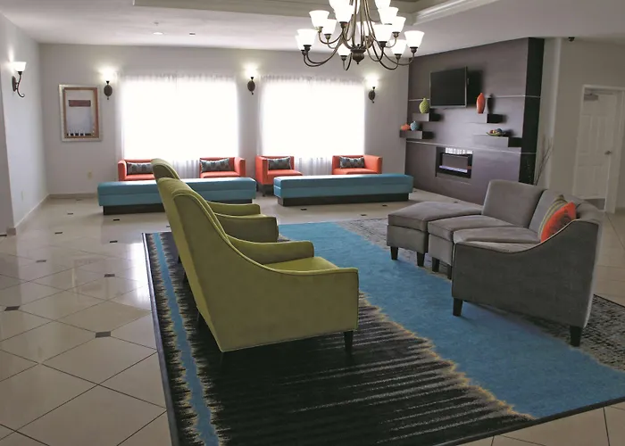 La Quinta By Wyndham Orange Hotel