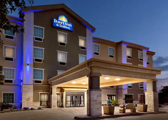 Days Inn & Suites By Wyndham San Antonio Near Frost Bank Center