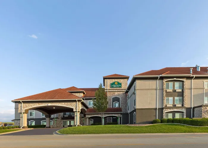 La Quinta By Wyndham Olathe Hotel