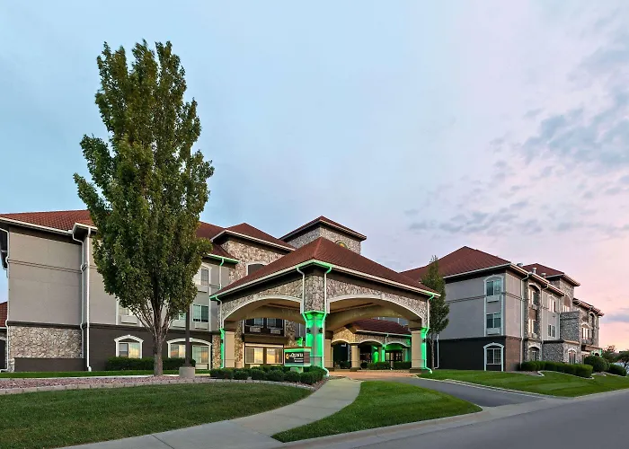 La Quinta By Wyndham Olathe Hotel