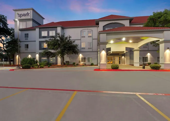 La Quinta By Wyndham San Antonio The Dominion Hotel
