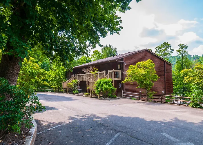 Highland Hills Motel & Cabins