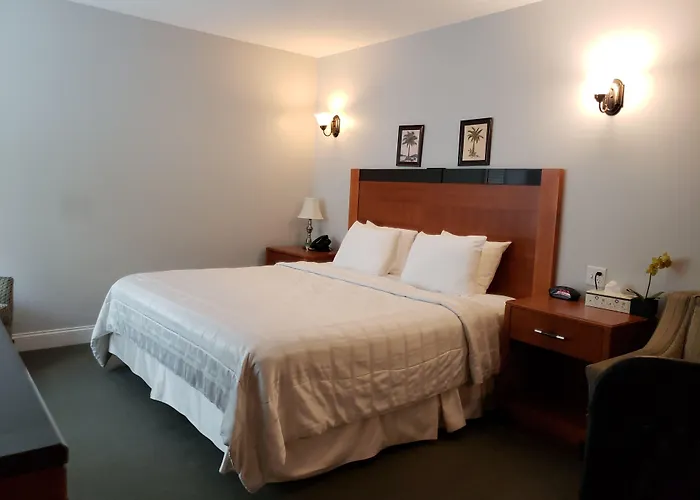Crescent Suites Hotel