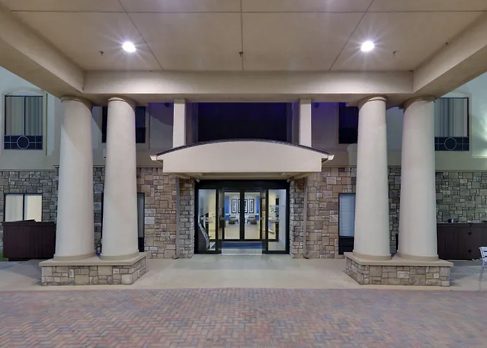 Holiday Inn Express & Suites - Denton North By Ihg