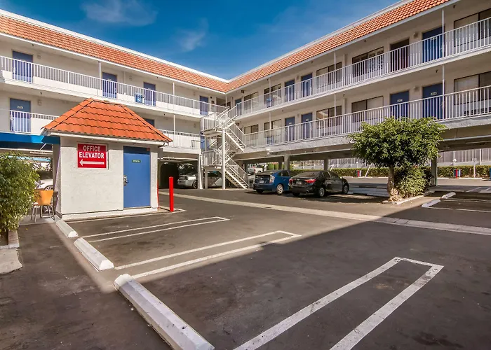 Motel 6 Monterey Park