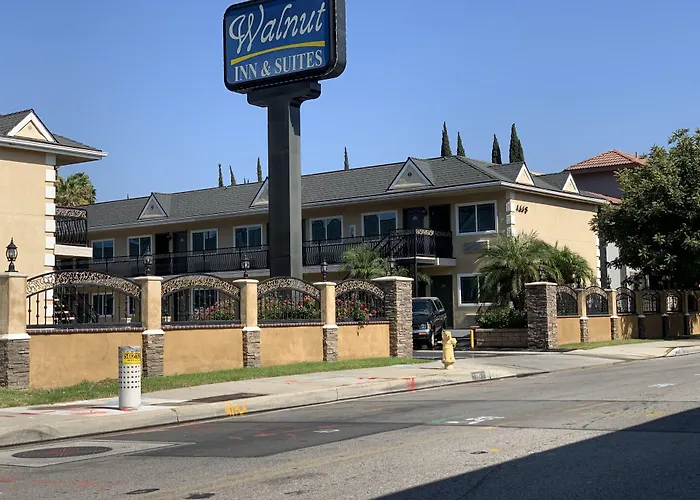 Walnut Inn & Suites West Covina