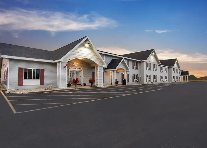 Baymont By Wyndham Marinette Hotel