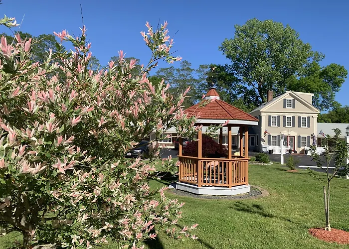 Eagle Wing Inn - Cape Cod Eastham