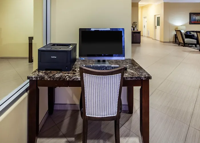 La Quinta By Wyndham Inglewood Hotel
