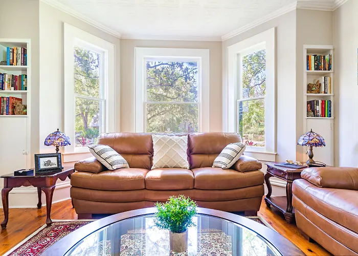 Farnsworth House Bed And Breakfast