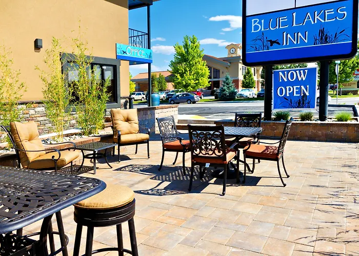 Blue Lakes Inn