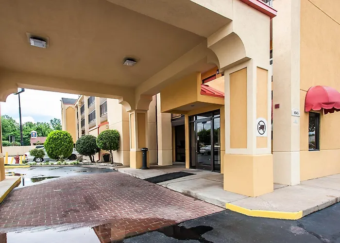 Econo Lodge Inn & Suites Memphis East