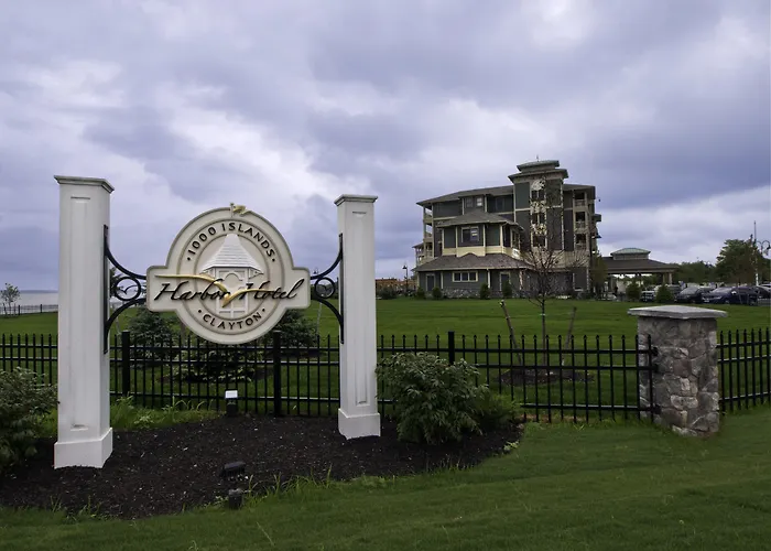 1000 Islands Harbor Hotel