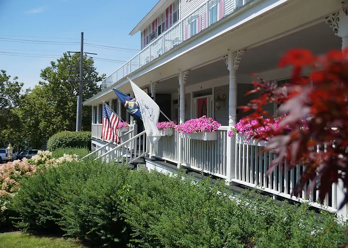 Harbor House Inn