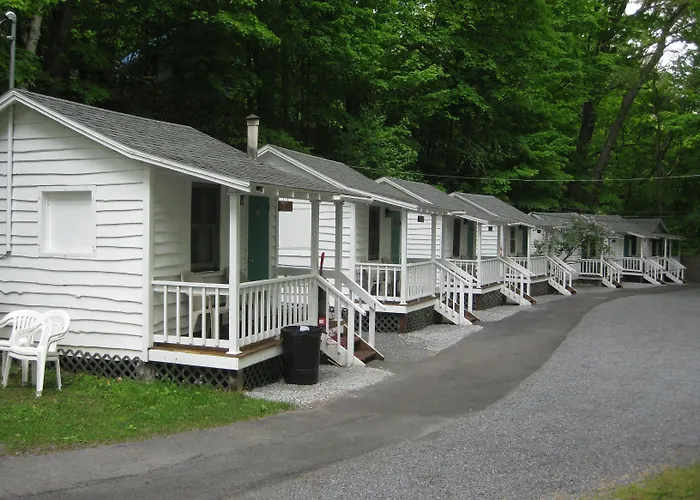 Brookside Motel & Cabins Lake George