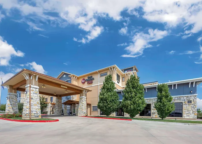 Best Western Plus Emerald Inn & Suites Garden City