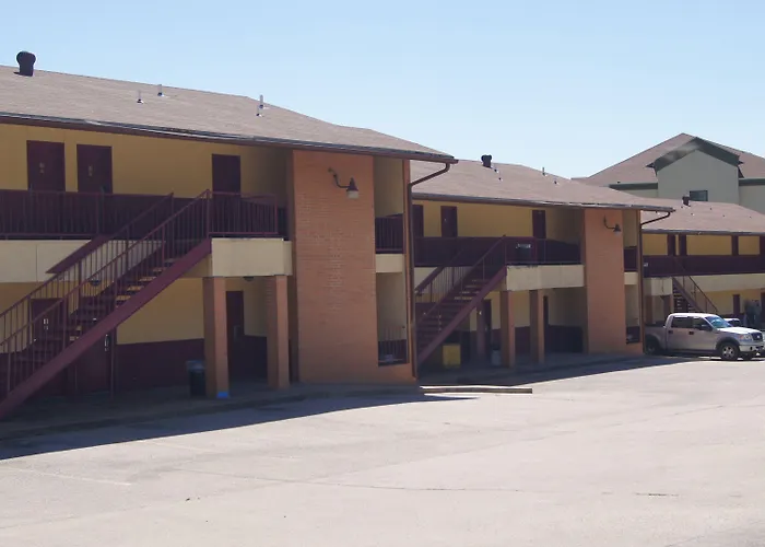Holiday Lodge & Suites