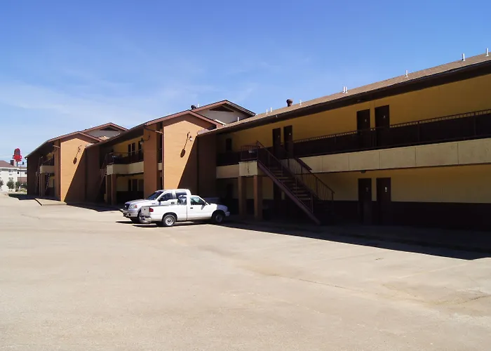 Holiday Lodge & Suites