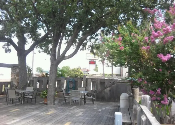 Quail'S Nest Inn & Suites