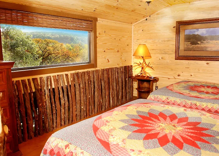 Hideout On The Horseshoe Canyon Lake