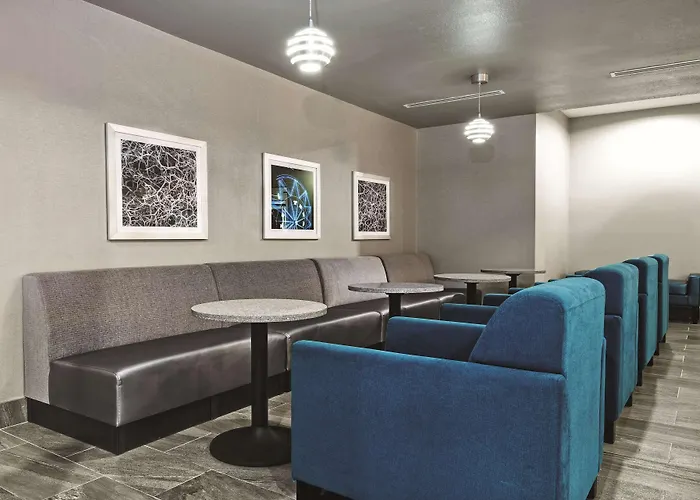 La Quinta By Wyndham Victoria - South