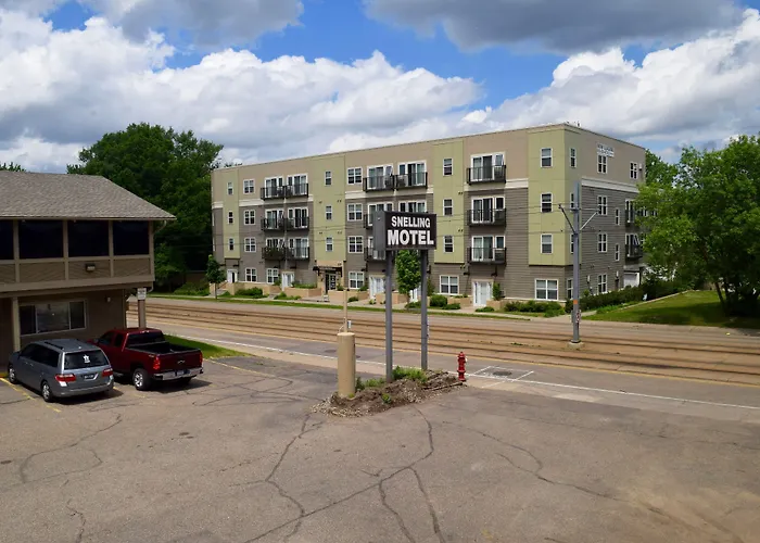 Snelling Motor Inn