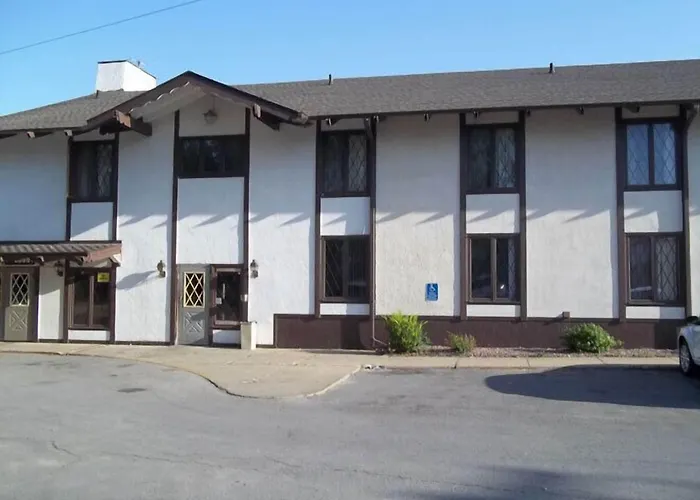 Budget Inn And Suites - Des Moines