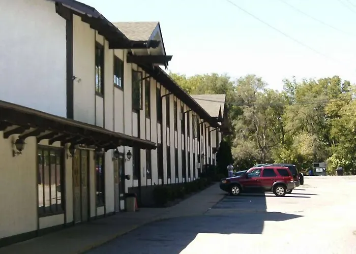 Budget Inn And Suites - Des Moines