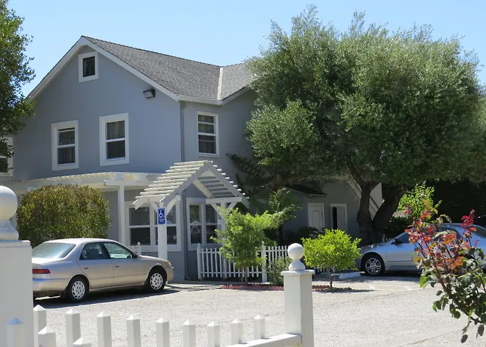 Harbor Inn
