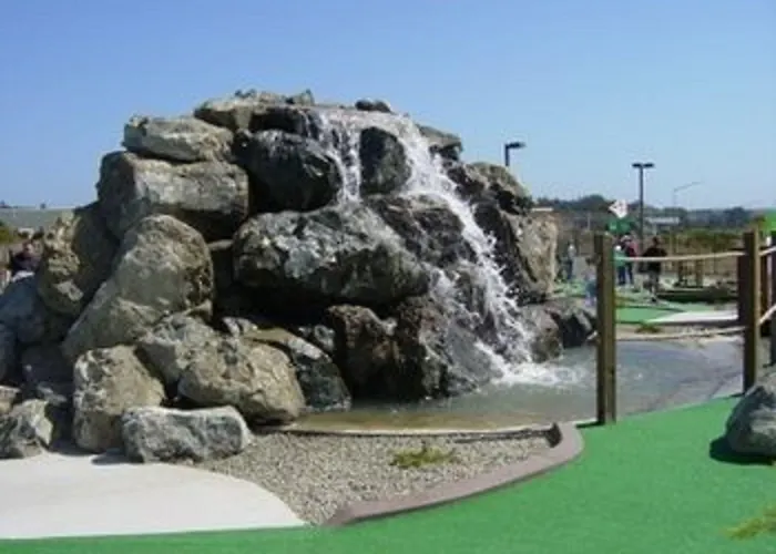 Emerald Dolphin Inn & Mini Golf Fort Bragg